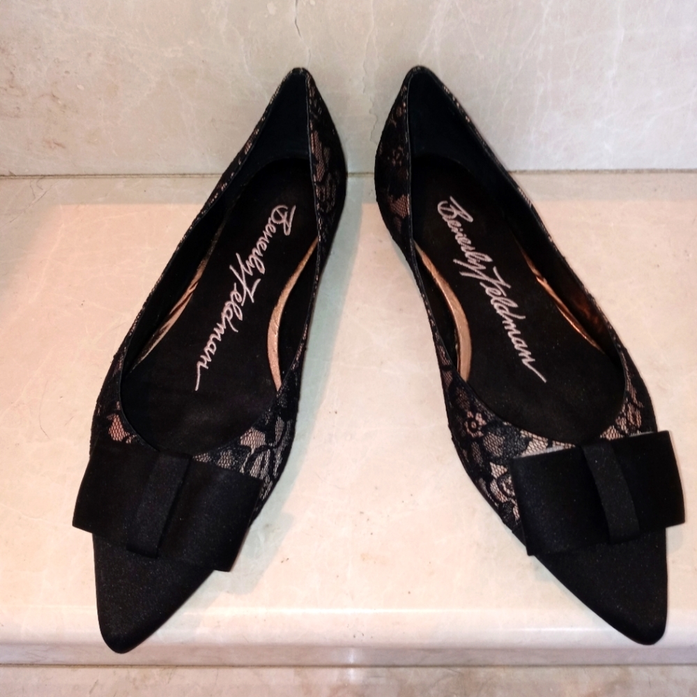 New Beverly Feldman Lace Flats, Size 8